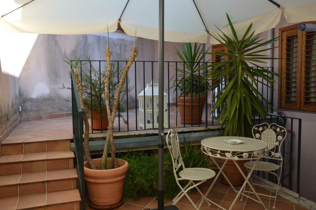 B&B Vicolo Del Chiostro Aci SantʼAntonio Εξωτερικό φωτογραφία