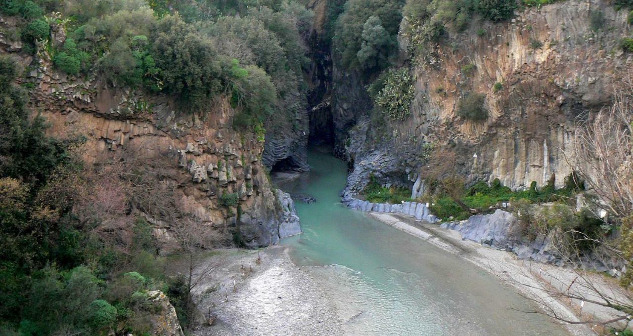 B&B Vicolo Del Chiostro Aci SantʼAntonio Εξωτερικό φωτογραφία